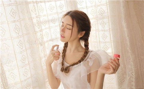 女人半夜发朋友圈是什么心理?该怎么去撩? 女人半夜发朋友圈是什么心理?该怎么去撩?第3张